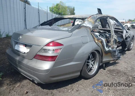 2008 Mercedes-Benz S 550 z USA, uszkodzony, nr VIN WDDNG71X68A212614